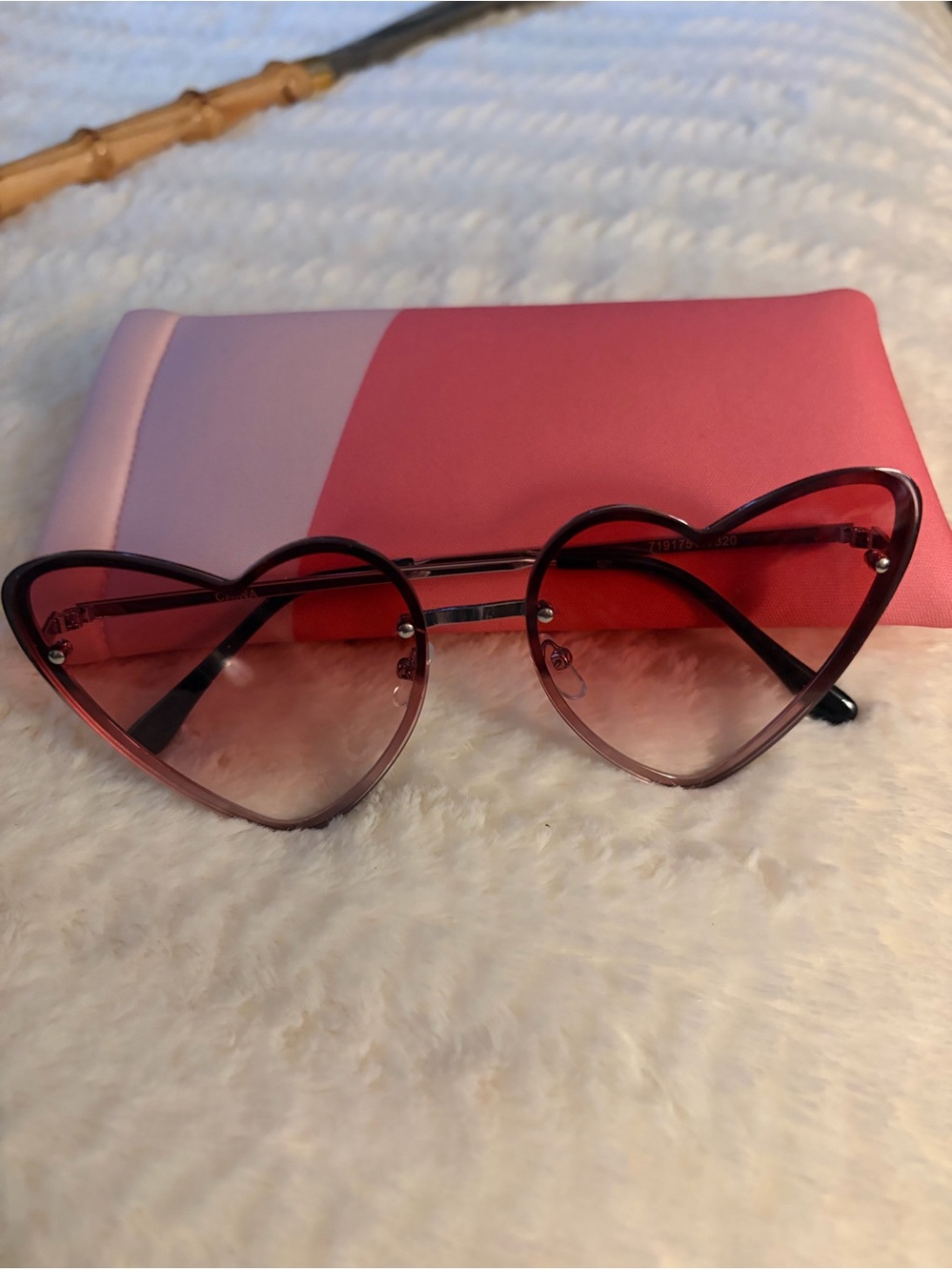Apparel Candy- Heart-Shaped Pink Gradient Sunglasses -